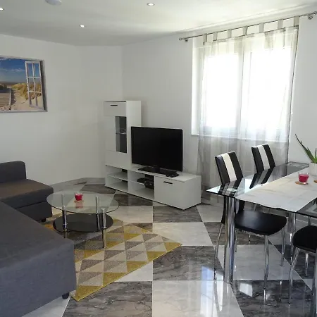 Holiday House Viktoria With Pool For 14 People