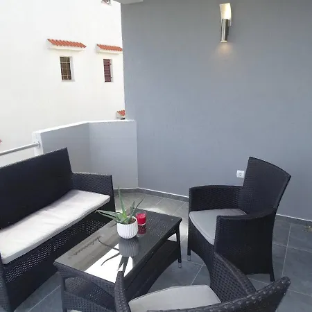 Holiday House Viktoria With Pool For 14 People