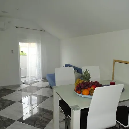 Holiday House Viktoria With Pool For 14 People *