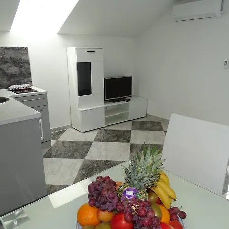 Holiday House Viktoria With Pool For 14 People